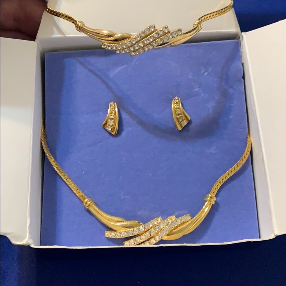 Avon Rhinestone Accented Frontal Twist 3 Piece Set